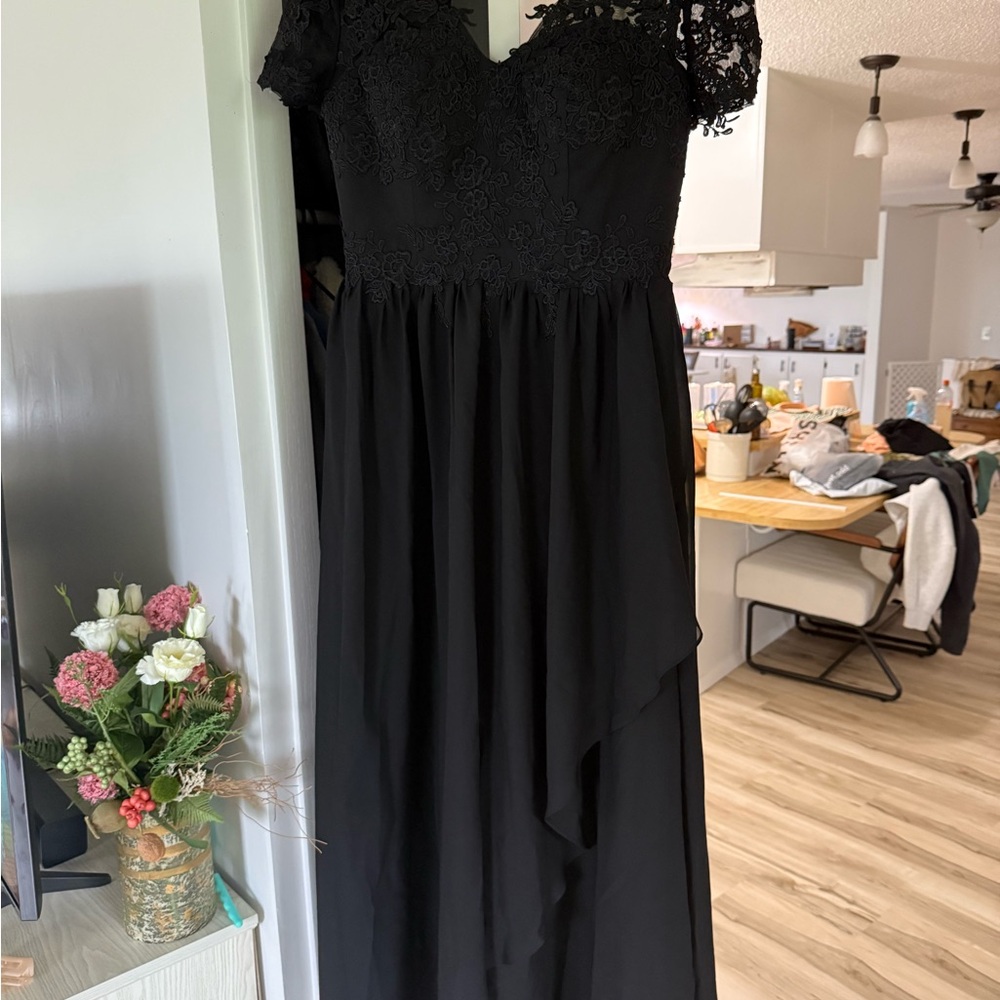 Elegant Black Lace Evening Dress